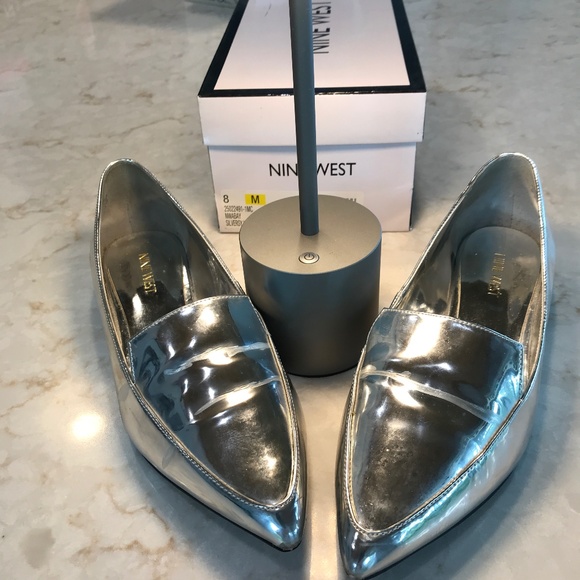 Nine West Silver “Nwabay” flats size 8M - Picture 1 of 6